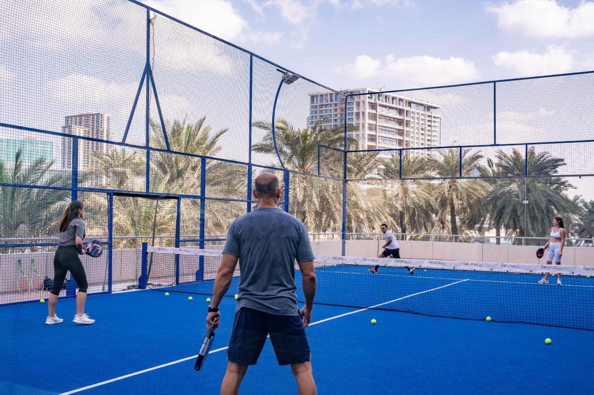 Beach Rotana - Abu Dhabi Ngoại thất bức ảnh A paddle tennis court