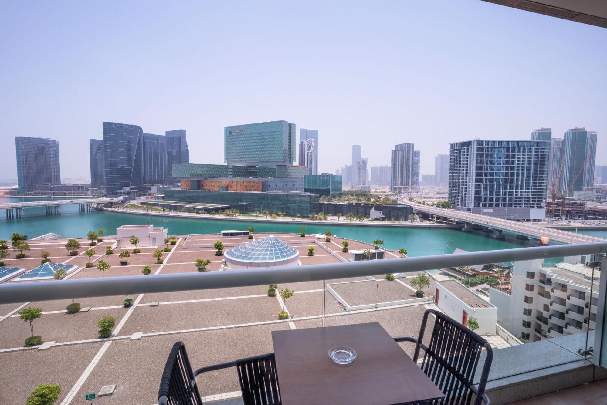 Beach Rotana - Abu Dhabi Ngoại thất bức ảnh View of the Dubai Marina skyline