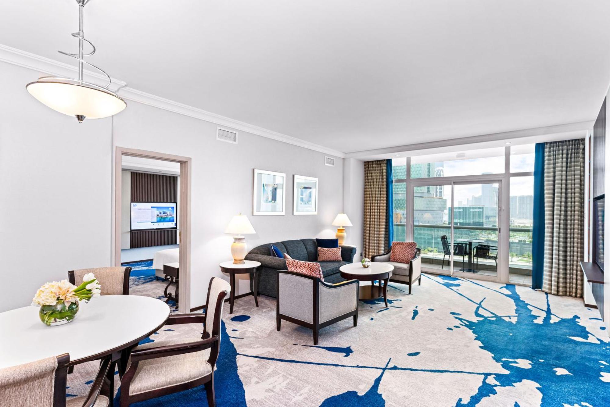 Beach Rotana - Abu Dhabi Ngoại thất bức ảnh A suite at the Atlantis Paradise Island